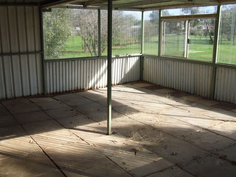 7 Lee Crescent, York WA 6302