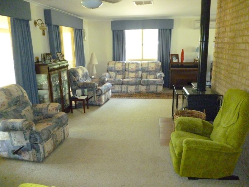 42 Osnaburg Road, York WA 6302