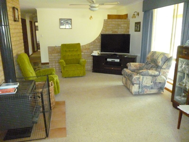 42 Osnaburg Road, York WA 6302