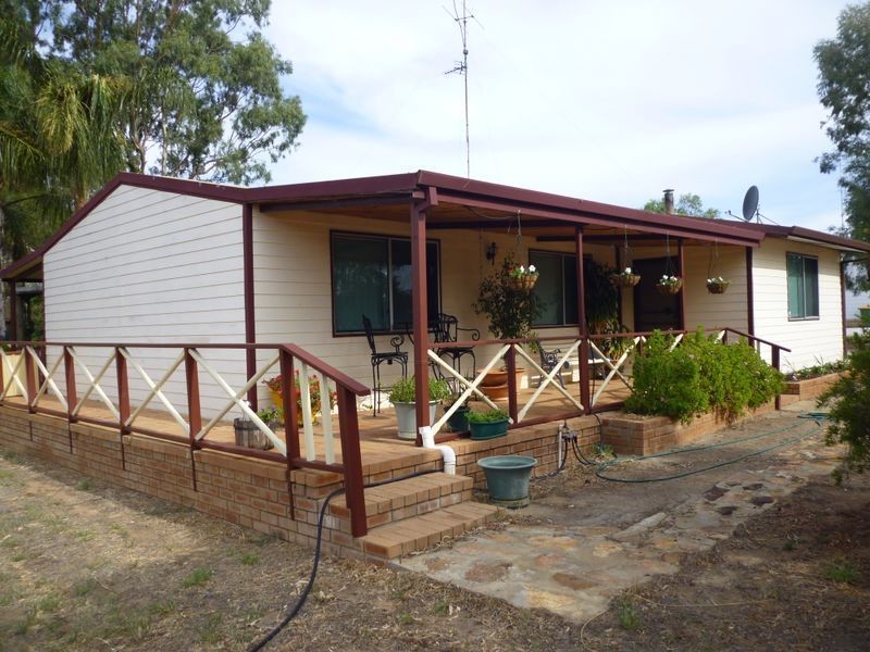 8 Spencers Brook Road, York WA 6302