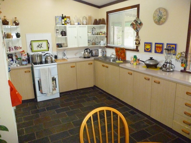 8 Spencers Brook Road, York WA 6302