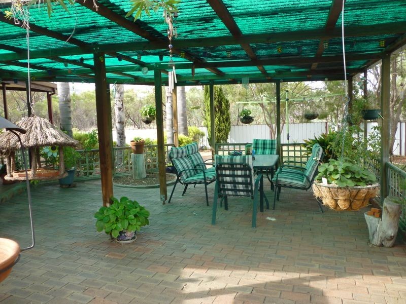 8 Spencers Brook Road, York WA 6302