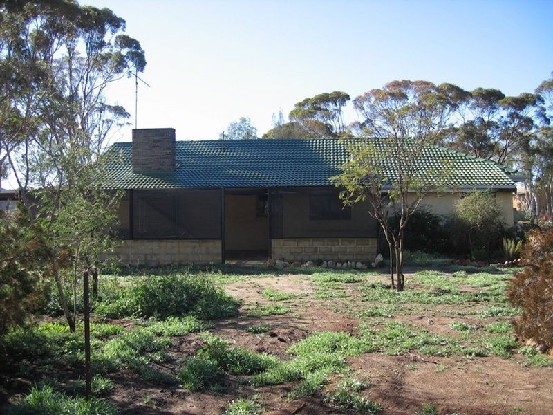 2 & 6 Cunningham Street, Merredin WA 6415