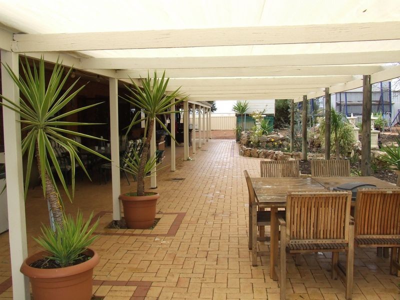 37 Tenth Road, York WA 6302