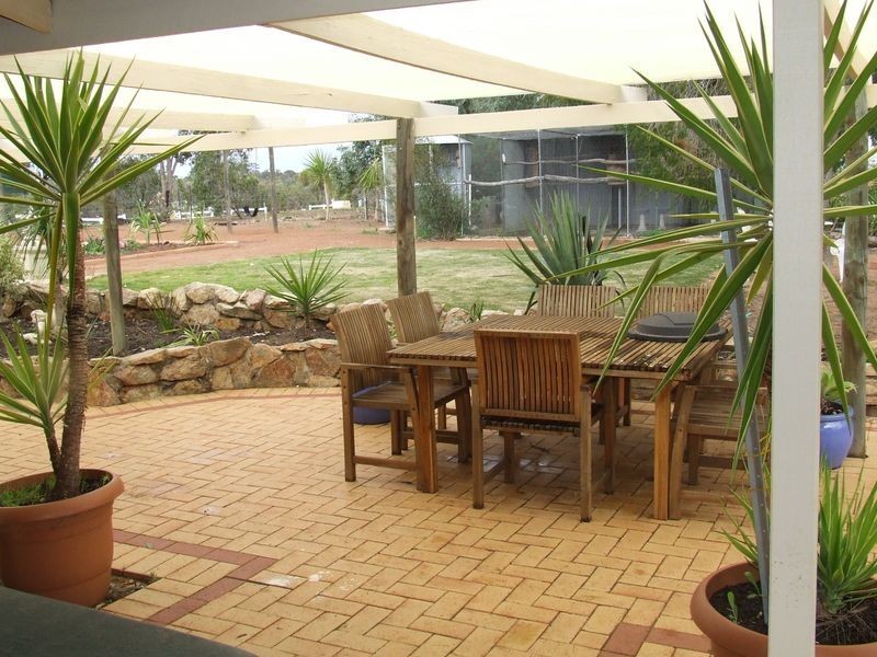 37 Tenth Road, York WA 6302