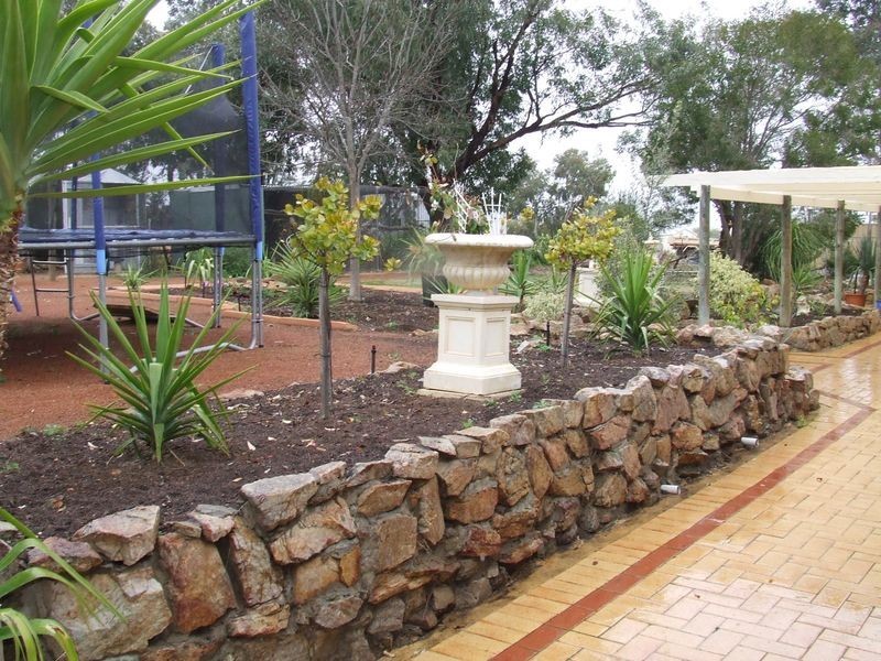 37 Tenth Road, York WA 6302