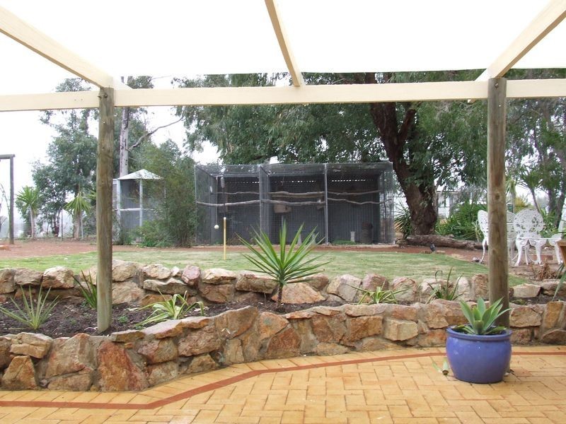 37 Tenth Road, York WA 6302