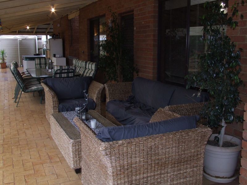 37 Tenth Road, York WA 6302