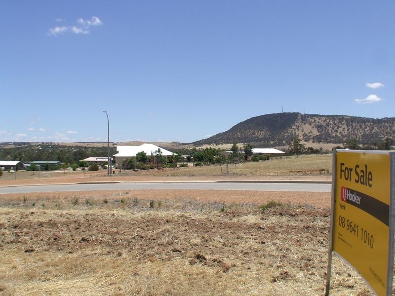 14 Langford Crescent, York WA 6302