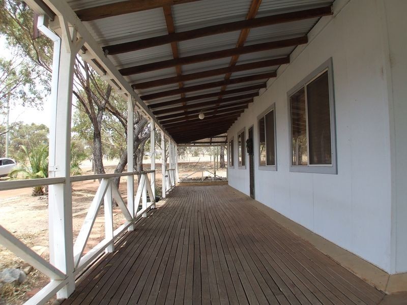 64 Cowan Road, York WA 6302