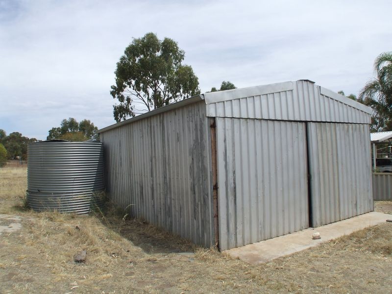 64 Cowan Road, York WA 6302