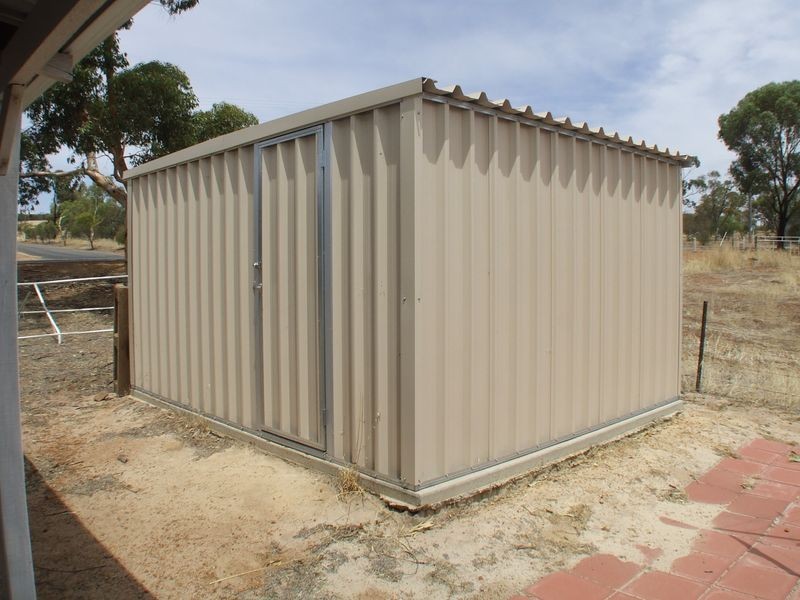 64 Cowan Road, York WA 6302