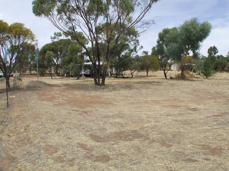 64 Cowan Road, York WA 6302