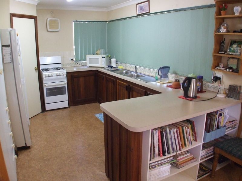 9 Ninth Road, York WA 6302