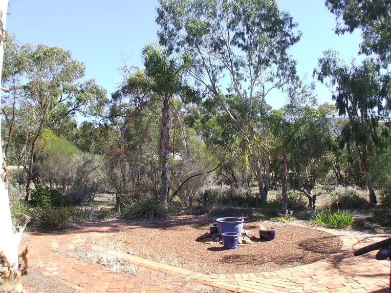 9 Ninth Road, York WA 6302