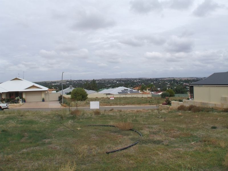 18 Golf Crescent, Northam WA 6401