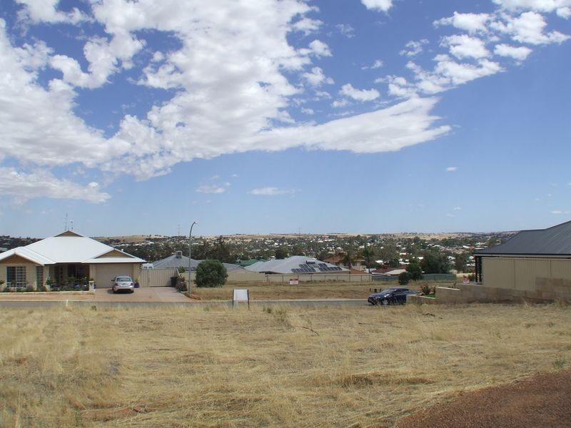 18 Golf Crescent, Northam WA 6401