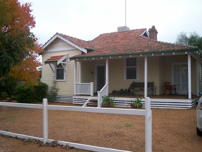 13 Stickland Street, Wongan Hills WA 6603