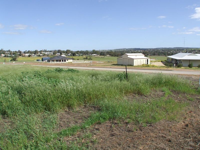 14 Langford Crescent, York WA 6302
