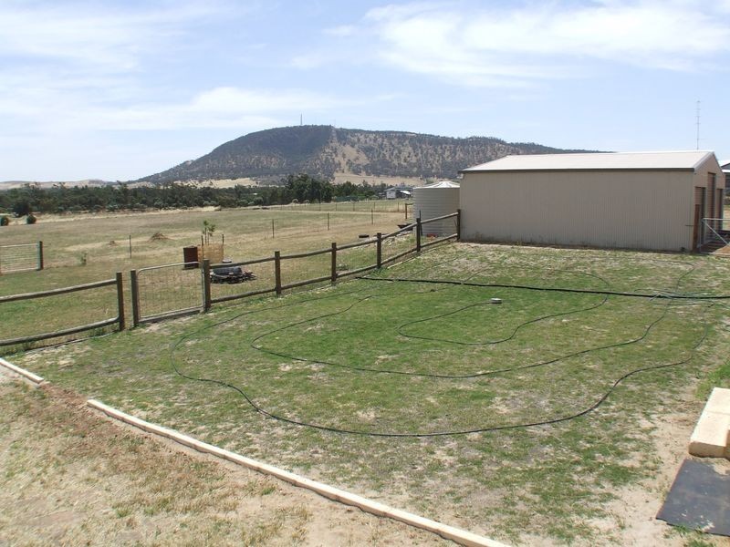 27 Andrews Avenue, York WA 6302