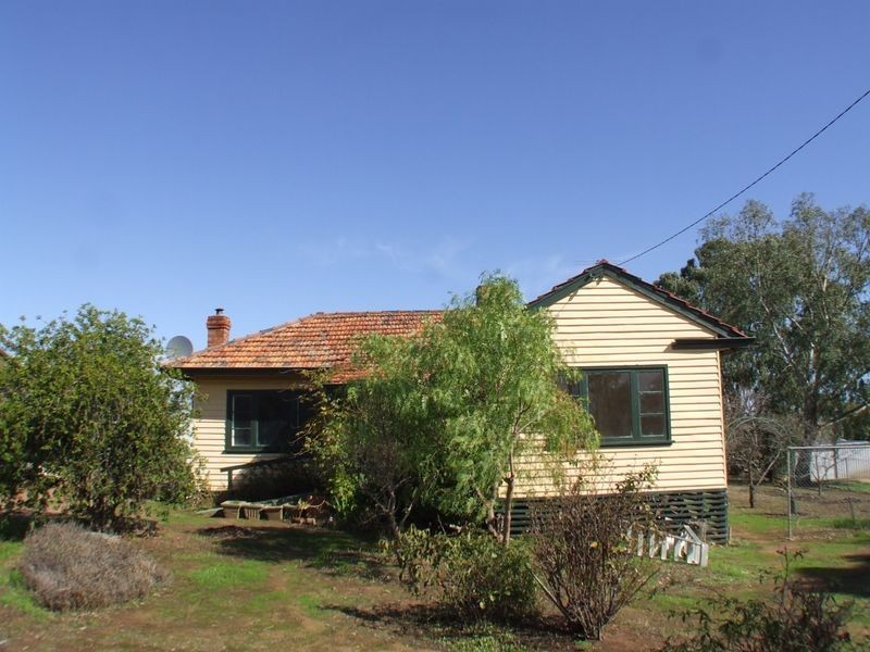 15 Thomson Street, York WA 6302