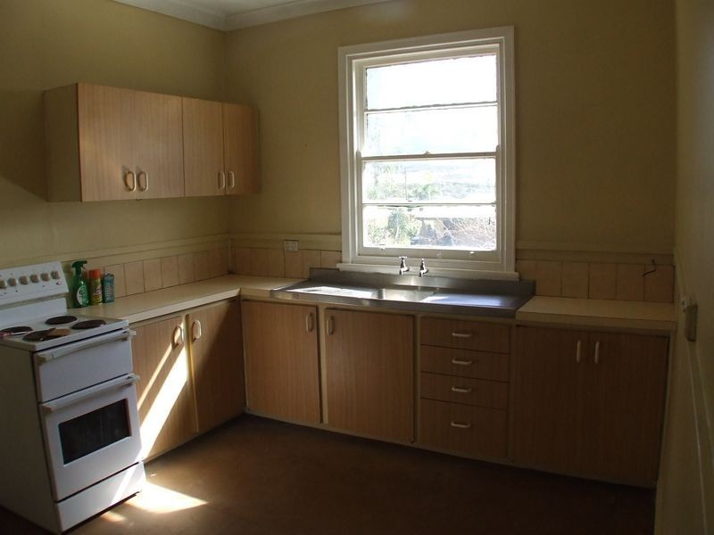 15 Thomson Street, York WA 6302