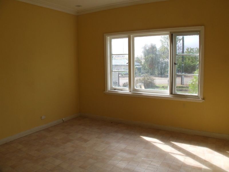 15 Thomson Street, York WA 6302