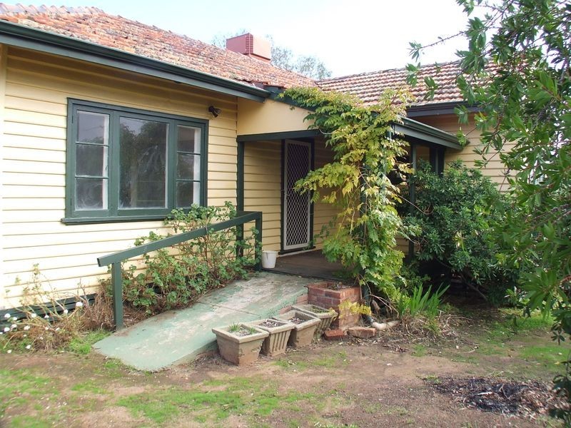 15 Thomson Street, York WA 6302