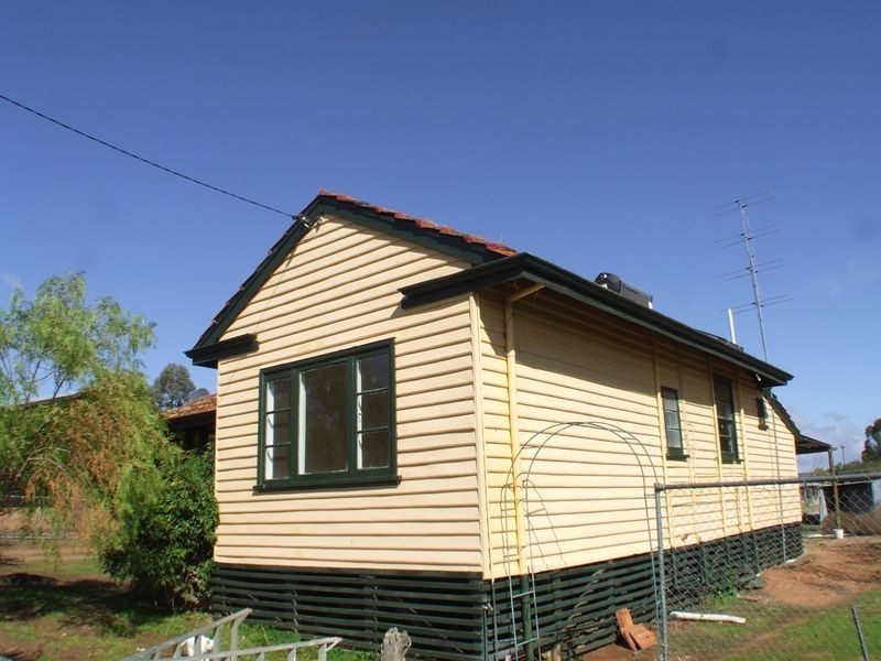 15 Thomson Street, York WA 6302