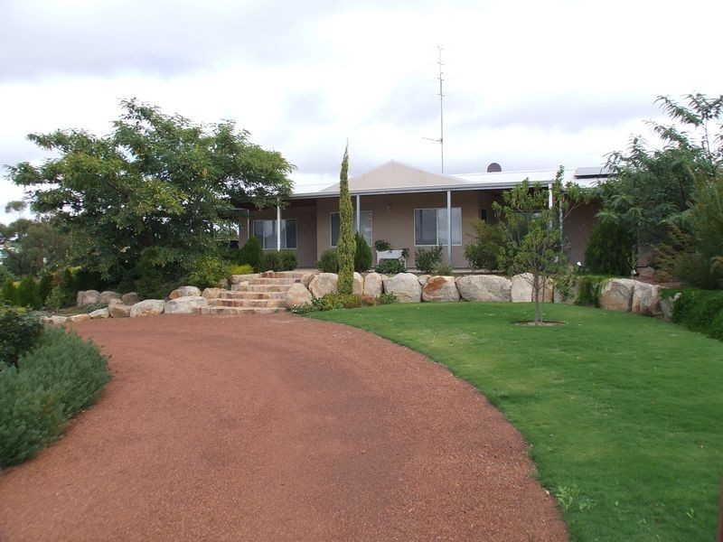 21 Tenth Road, York WA 6302