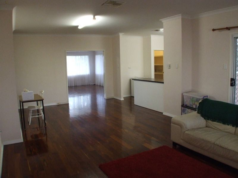 21 Tenth Road, York WA 6302