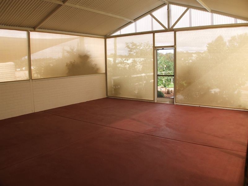 21 Tenth Road, York WA 6302