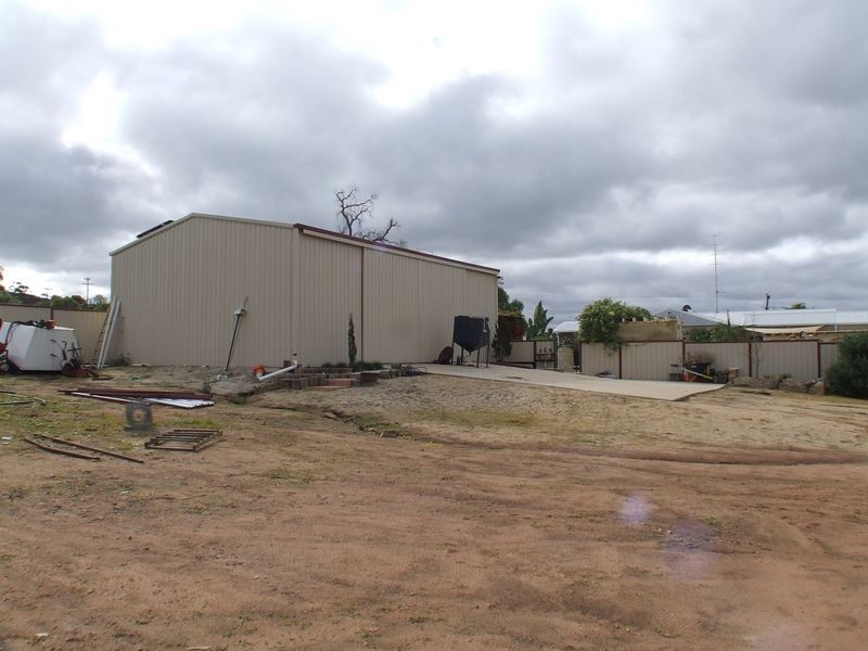 21 Tenth Road, York WA 6302