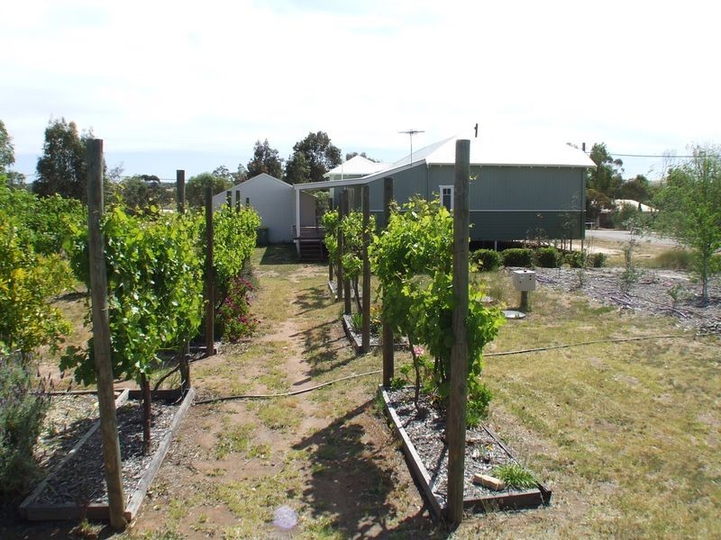 82 Newcastle Street, York WA 6302
