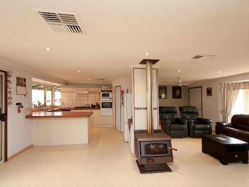 11 Prunster Road, York WA 6302