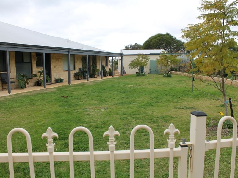 57 Eleventh Road, York WA 6302