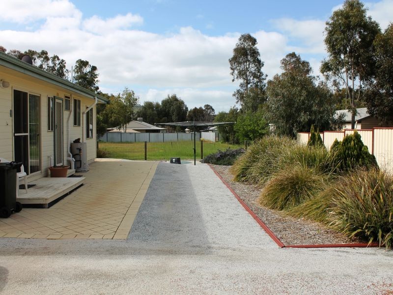 2/2 Eighth Road, York WA 6302