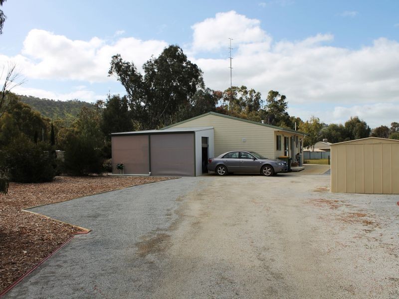 2/2 Eighth Road, York WA 6302