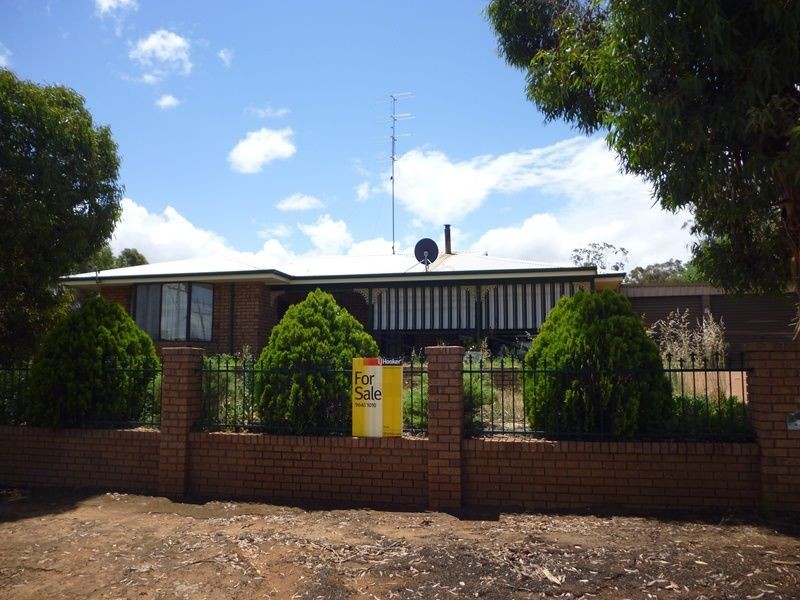 38 Suburban Rd, York WA 6302