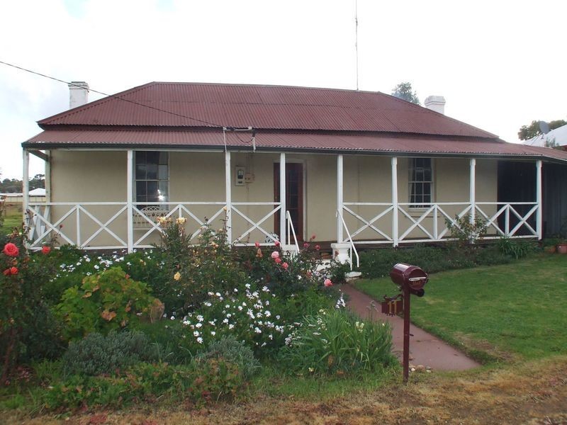 11 Tenth Road, York WA 6302