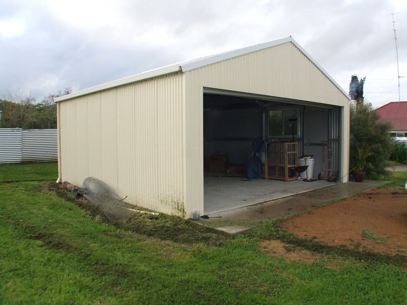 11 Tenth Road, York WA 6302