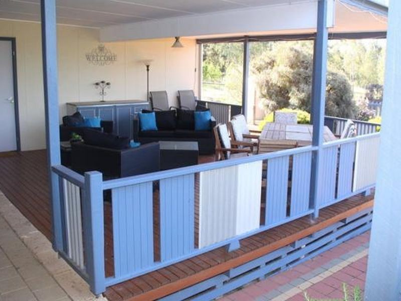 6 Osnaburg Road, York WA 6302