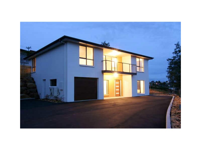 3/24 Roberts Crescent, Newnham TAS 7248