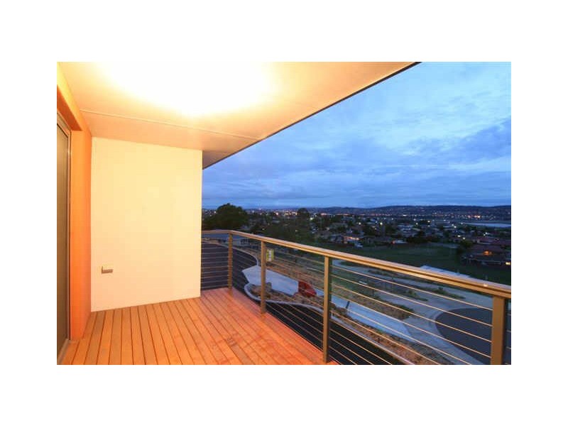 3/24 Roberts Crescent, Newnham TAS 7248