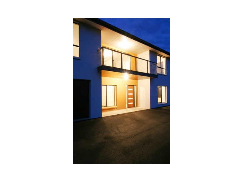 3/24 Roberts Crescent, Newnham TAS 7248