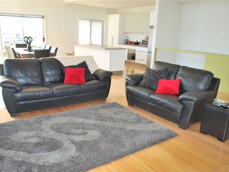 2/7 Monet Place, Newnham TAS 7248