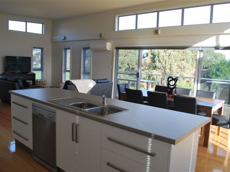 2/7 Monet Place, Newnham TAS 7248