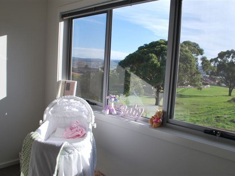2/7 Monet Place, Newnham TAS 7248