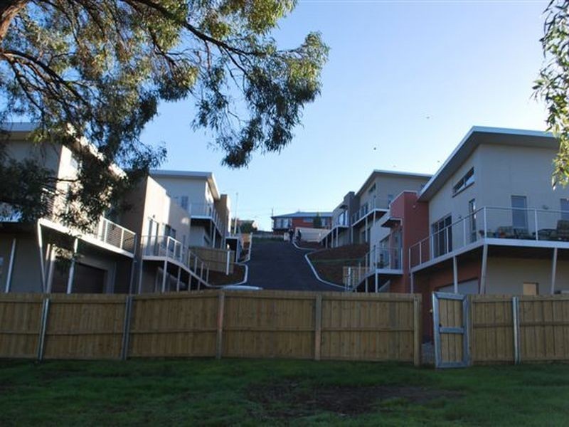 1/9 Monet Place, Newnham TAS 7248