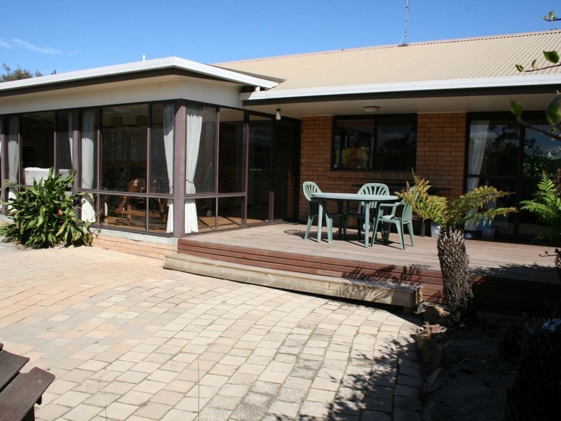 Devon Hills TAS 7300